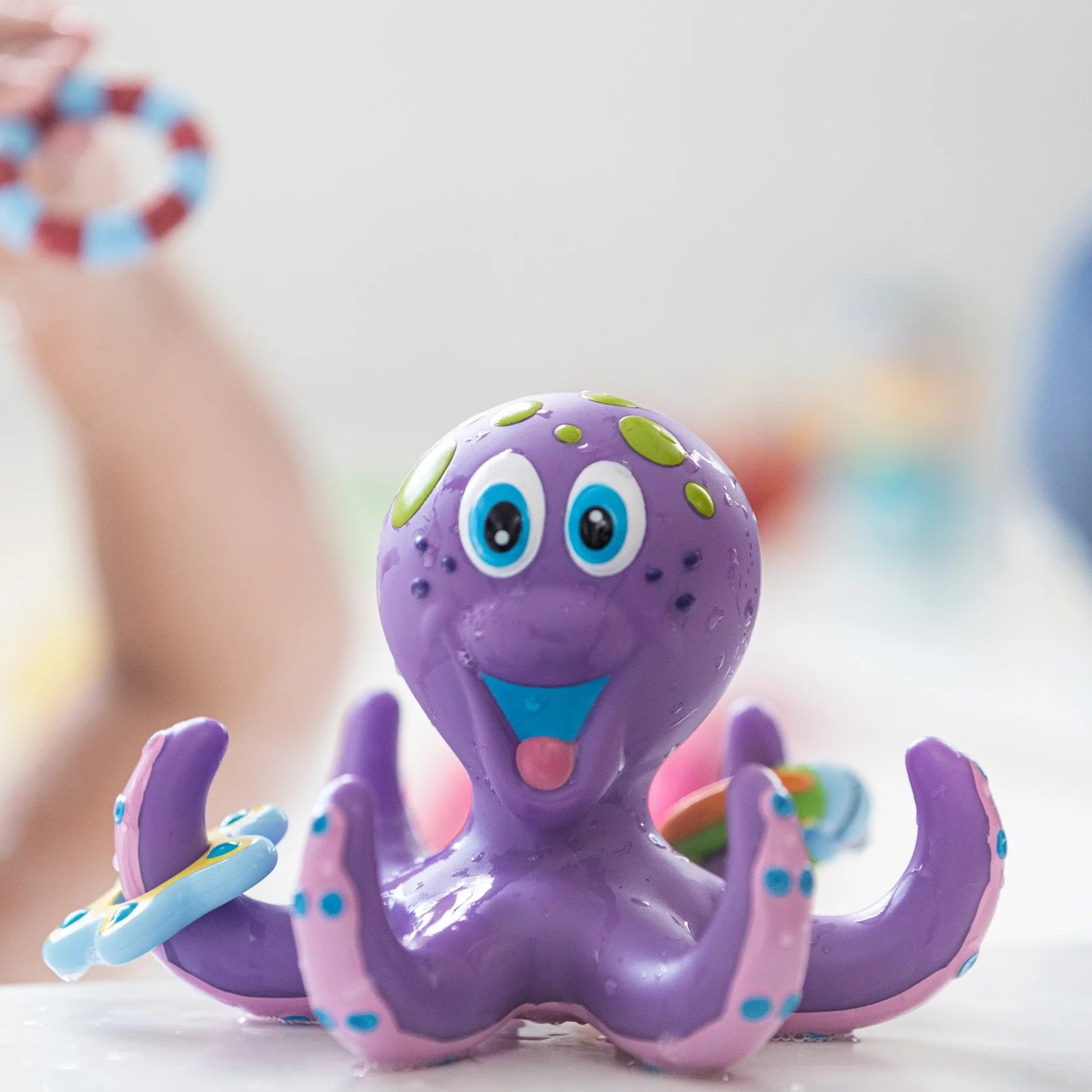 Nuby Octopus Hoopla Bath Toy – Fun & Interactive Bath Time Play for Kids (18+ Months)